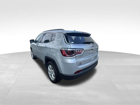 Used 2024 Jeep Compass Latitude AWD/4WD image 5