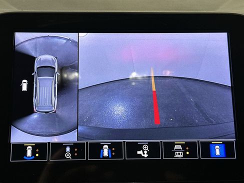 Used 2023 Chevrolet Equinox Premier FWD image 17