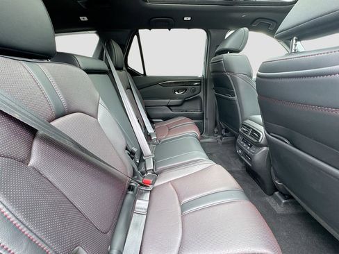 Used 2025 Honda Pilot Black Edition image 30