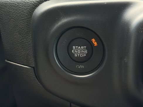 Used 2022 Jeep Gladiator Overland AWD/4WD image 17