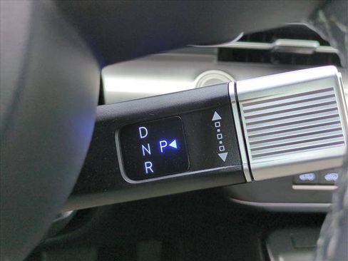 Used 2024 Hyundai Kona Limited FWD image 12