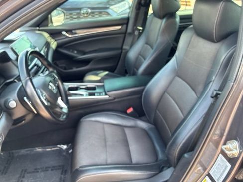Used 2018 Honda Accord Sport image 5