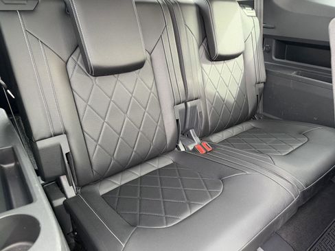 Used 2024 Volkswagen Atlas SEL Premium R-Line image 20