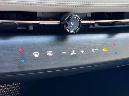 Used 2023 Nissan Ariya EVOLVE+ image 21