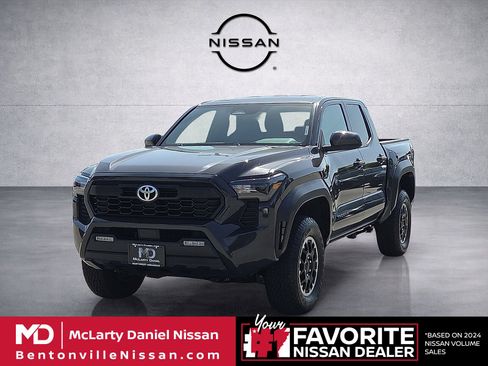 Used 2025 Toyota Tacoma TRD Off-Road AWD/4WD image 2