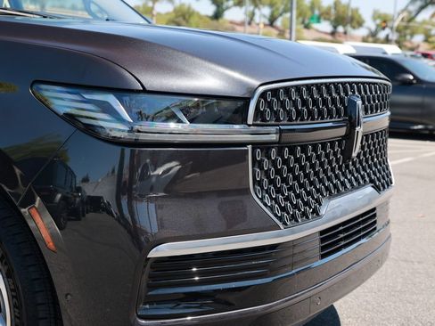 Used 2025 Lincoln Navigator Reserve AWD/4WD image 7