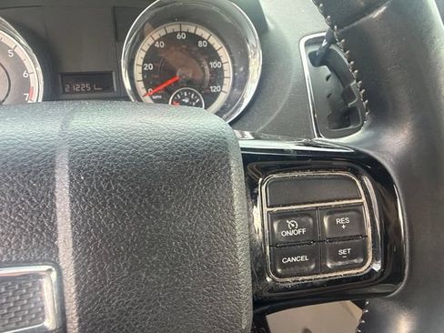 Used 2018 Dodge Grand Caravan SXT FWD image 28