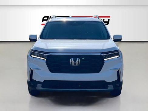 Used 2025 Honda Pilot Touring image 2