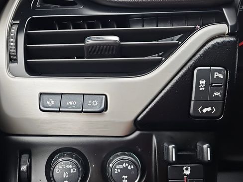 Used 2019 GMC Yukon XL Denali image 30