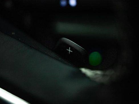 Used 2025 Chevrolet Traverse LT image 21