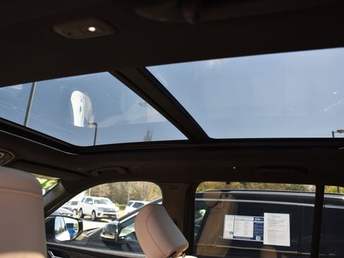 Used 2025 Jeep Grand Cherokee Limited w/ Luxury Tech Group II image 28