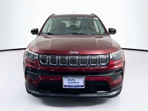 Used 2022 Jeep Compass Latitude w/ Sun and Sound Group AWD/4WD image 2
