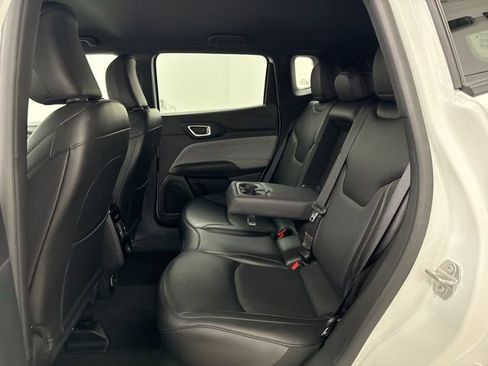 Used 2023 Jeep Compass Latitude AWD/4WD image 19