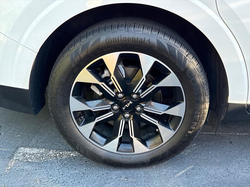 Certified 2024 Kia Carnival EX FWD image 5