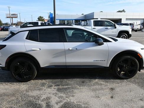 New 2025 Chevrolet Equinox EV RS image 6