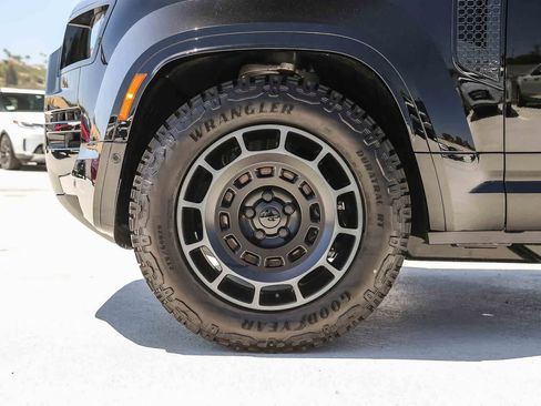 New 2026 Land Rover Defender 110 OCTA AWD/4WD image 9