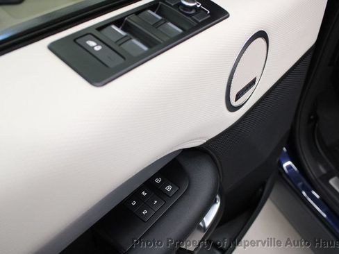 Used 2022 Land Rover Discovery HSE R-Dynamic AWD/4WD image 10