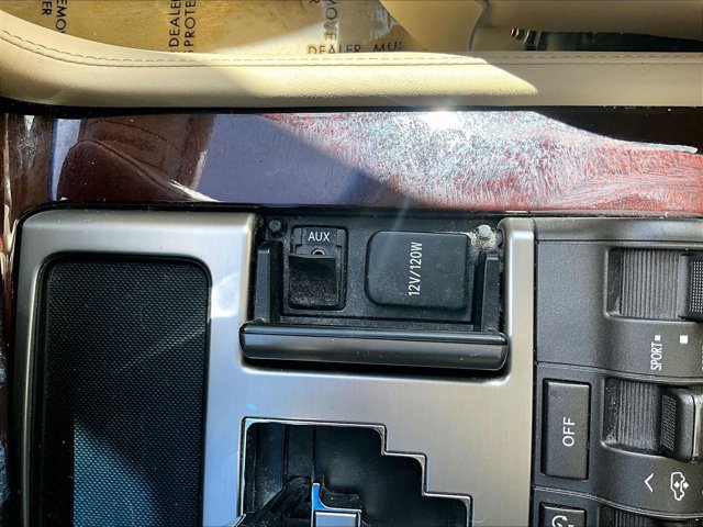 Used 2013 Lexus LX 570 4WD w/ Luxury Pkg w/Pre-crash image 24