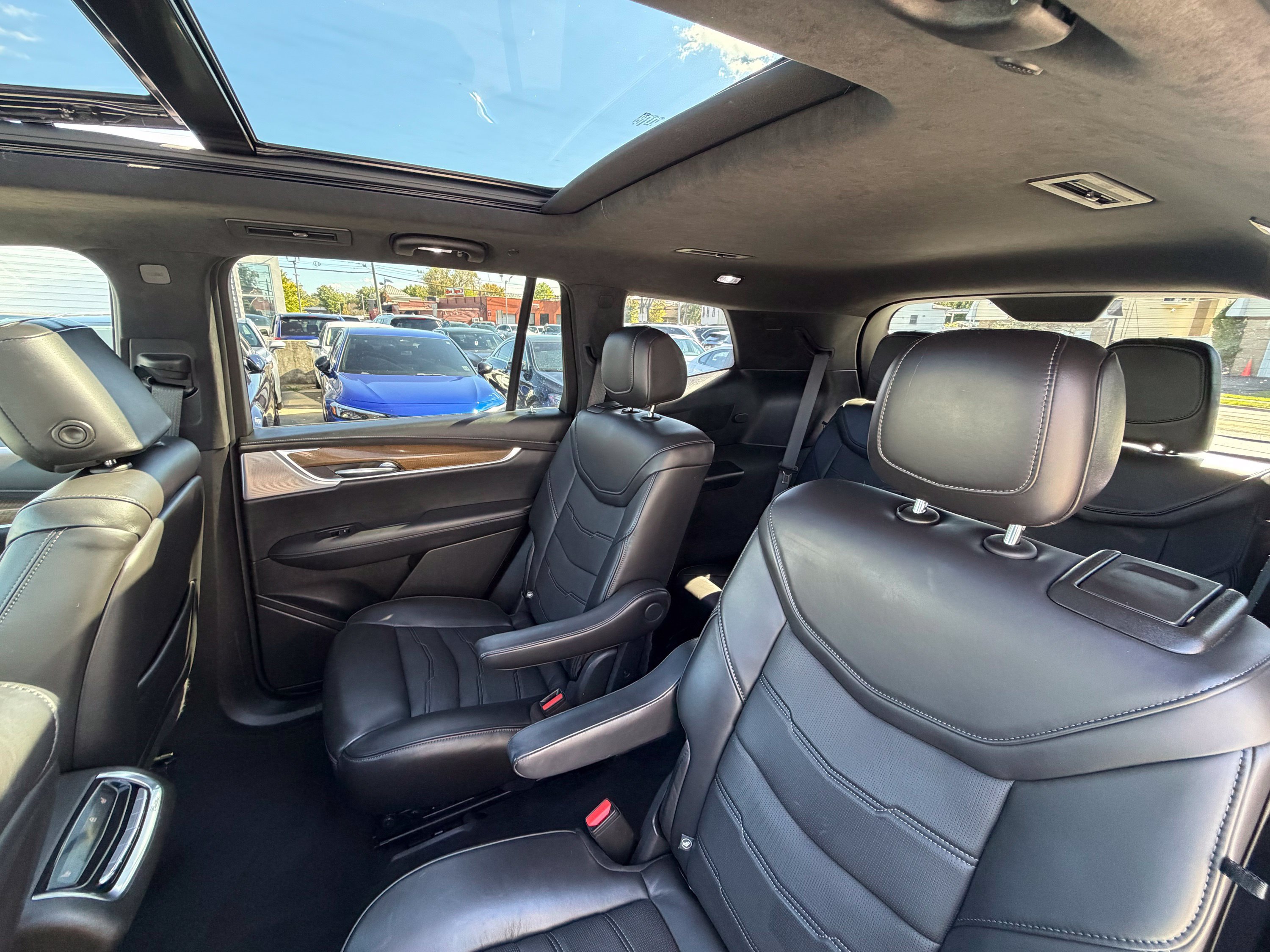 Used 2023 Cadillac XT6 Premium Luxury w/ Platinum Package AWD/4WD image 21