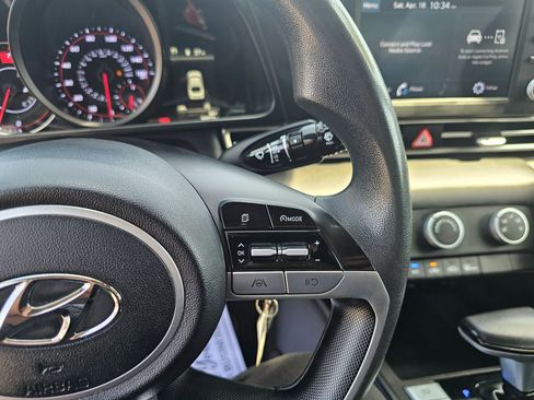 Used 2023 Hyundai Elantra SE image 16