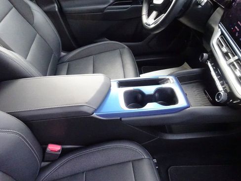 Certified 2025 Chevrolet Equinox EV LT w/ Convenience Package image 21