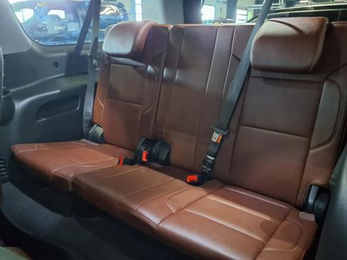 Used 2020 Chevrolet Suburban Premier w/ Premier Plus Edition image 16