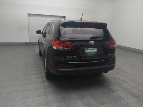 Used 2017 Kia Sorento AWD image 5