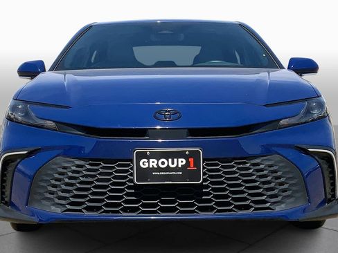 Used 2025 Toyota Camry SE w/ Convenience Package image 4