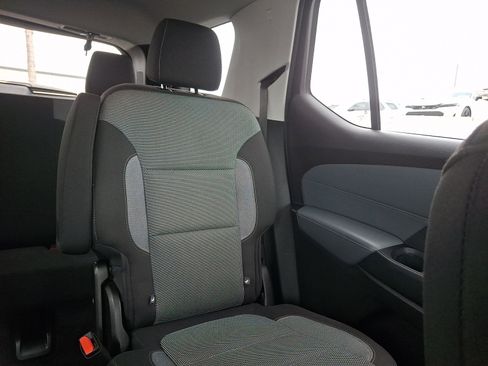 Used 2019 Chevrolet Traverse LT FWD image 16