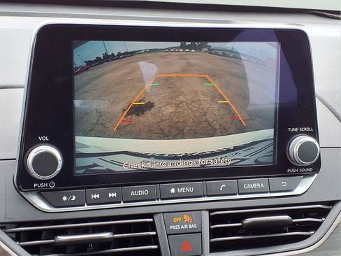 Used 2025 Nissan Altima 2.5 SV FWD image 11