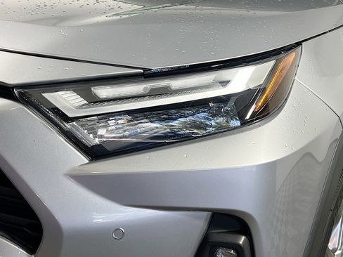 Used 2022 Toyota RAV4 XLE Premium image 12