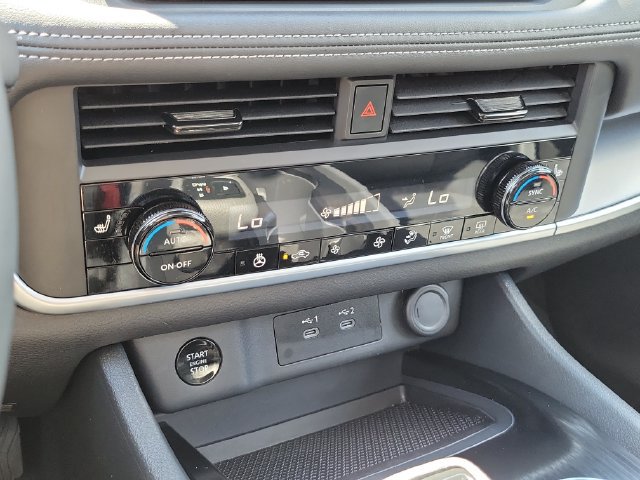 Certified 2026 Nissan Rogue Dark Armor AWD/4WD image 32