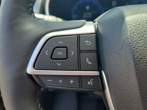 Used 2024 Toyota Highlander Platinum FWD image 25