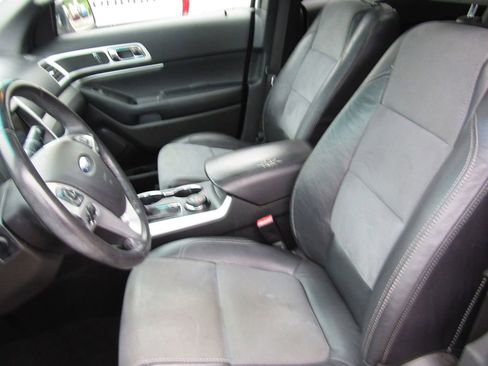 Used 2015 Ford Explorer XLT w/ Equipment Group 202B AWD/4WD image 15