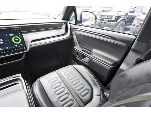 Used 2022 Rivian R1T Adventure image 9