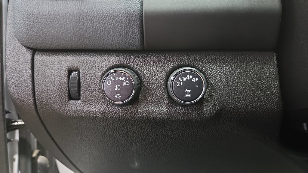 Used 2020 Chevrolet Colorado Z71 AWD/4WD image 9