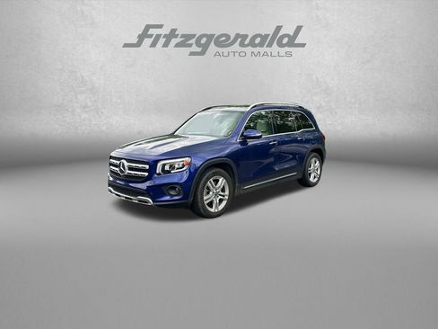 Used 2020 Mercedes-Benz GLB 250 4MATIC w/ Premium Package image 3