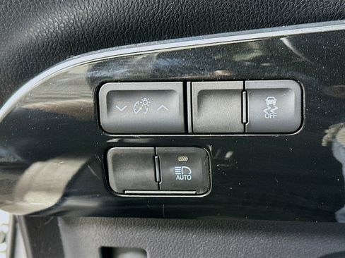 Used 2021 Toyota Prius Prime XLE FWD image 16