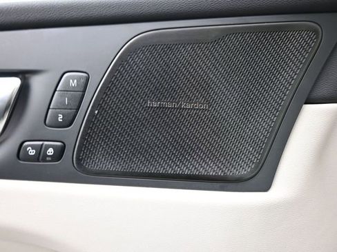 Used 2023 Volvo XC60 B5 Ultimate image 28