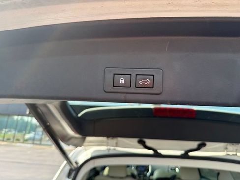 Used 2021 Subaru Ascent Limited w/ Technology Package AWD/4WD image 9