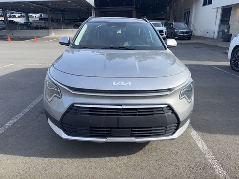 Used 2023 Kia Niro EX FWD image 2