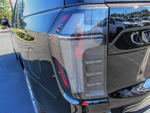 New 2026 Chevrolet Suburban Premier image 6