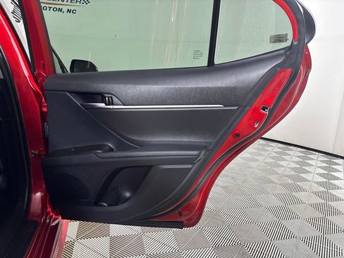 Used 2022 Toyota Camry SE FWD image 27