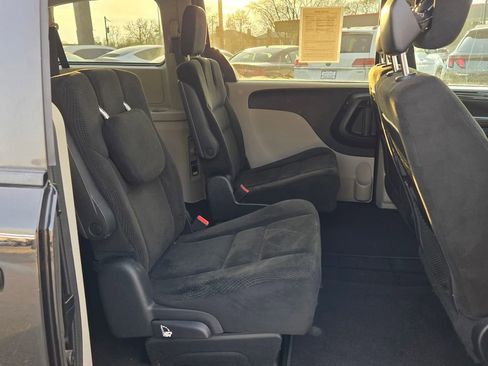 Used 2016 Dodge Grand Caravan SXT w/ UConnect Hands-Free Group image 11