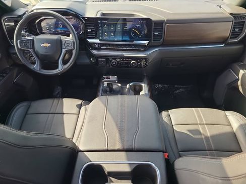 Used 2024 Chevrolet Silverado 1500 High Country w/ High Country Premium Package AWD/4WD image 9