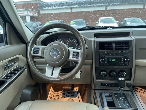 Used 2011 Jeep Liberty Limited w/ Comfort/Convenience Group image 10