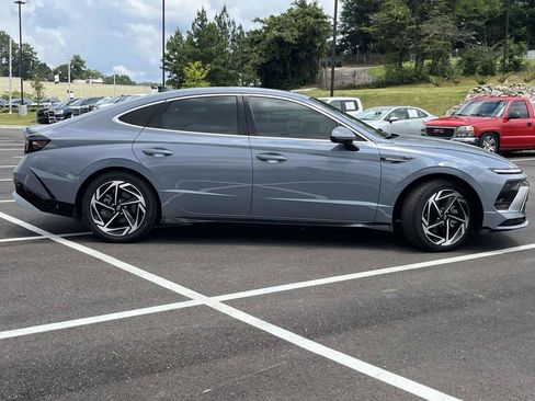 Used 2024 Hyundai Sonata SEL w/ Convenience Package FWD image 2
