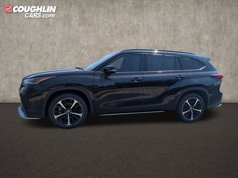 Used 2022 Toyota Highlander XSE AWD/4WD image 4