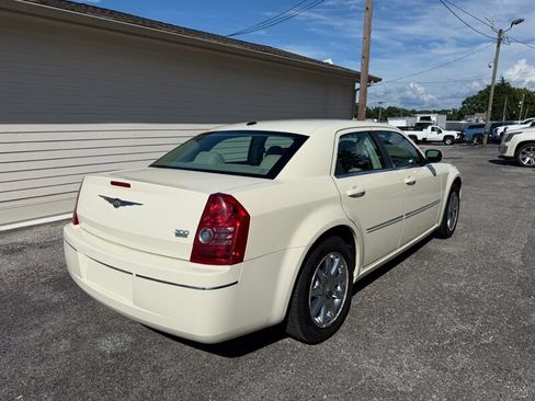 Used 2009 Chrysler 300 Touring RWD image 11