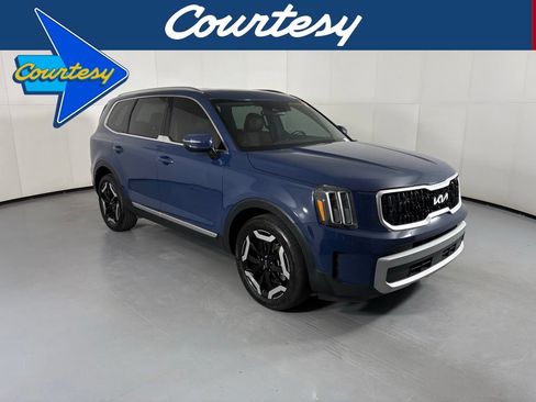 Used 2023 Kia Telluride EX w/ EX Captain's Chair Package FWD image 1